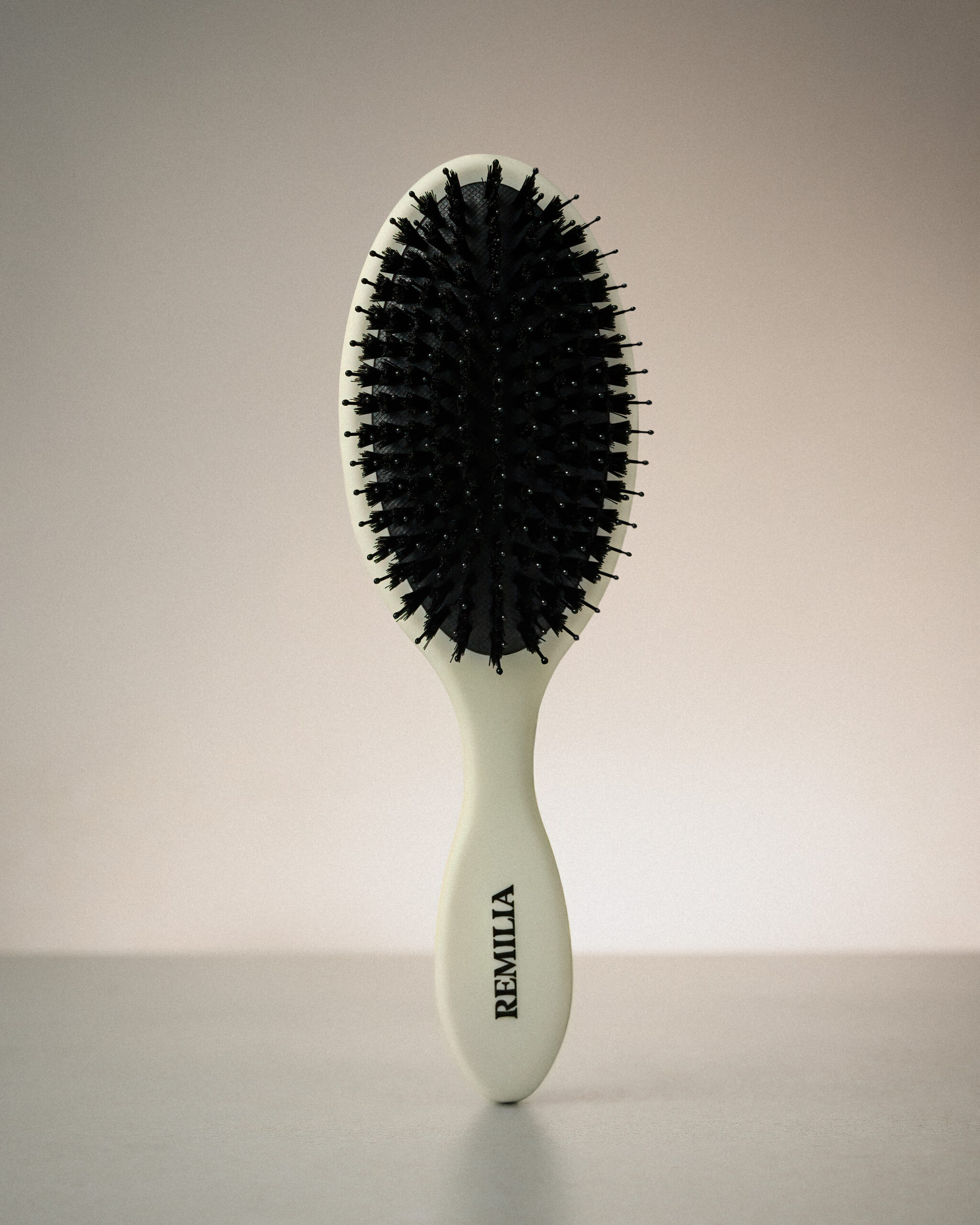 Remilia Vegan Lush Brush (Sand Color)